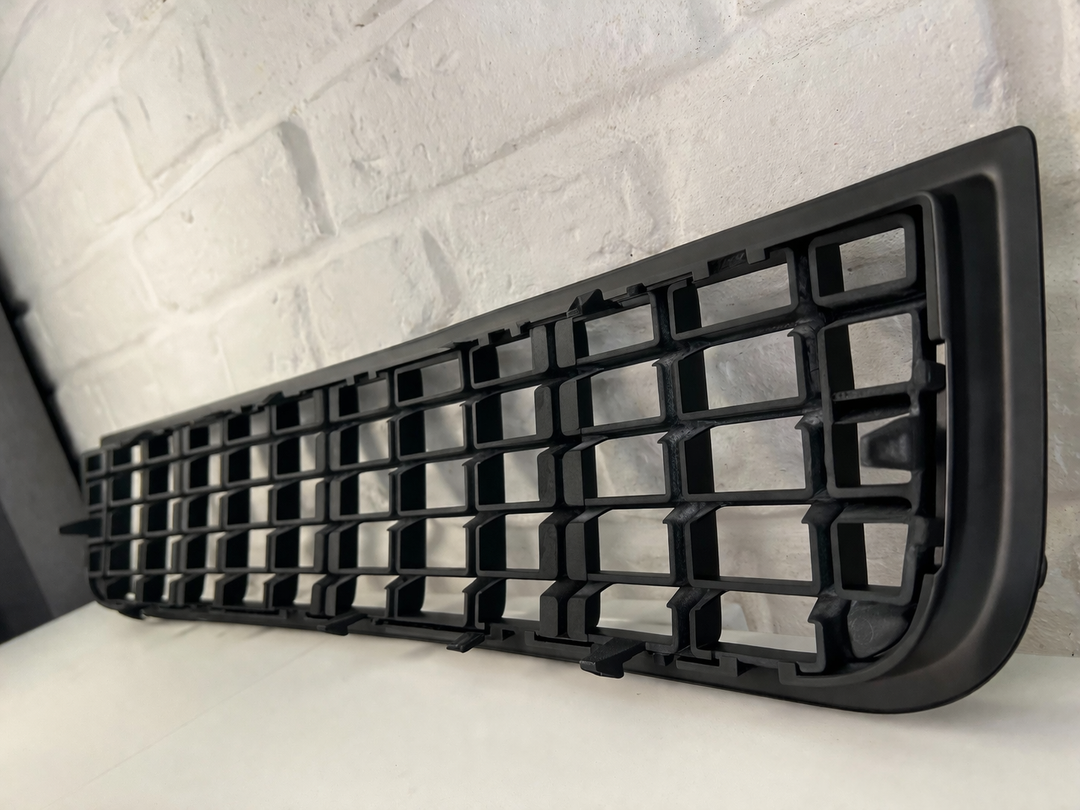 Audi S4 B6 bumper middle grill (8E0 807 647 E 5PV)
